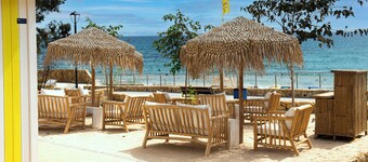 Very Luxurious Seaside Villa With Private Pool