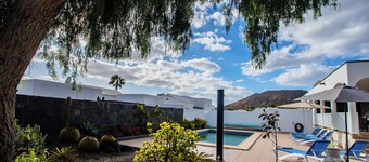 3 Bed Villa - Pool, Terrace, Bbq, Near Beach