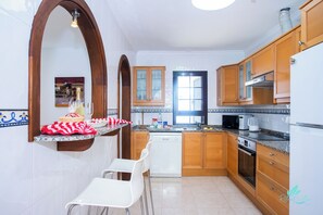 Villa | Eigene Küche | Kühlschrank, Mikrowelle, Ofen, Herdplatte