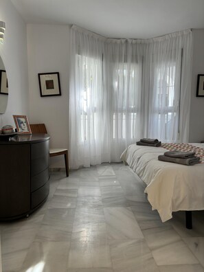 3 habitaciones, tabla de planchar con plancha y wifi gratis 