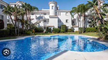 Appartement | Zwembad | Een buitenzwembad