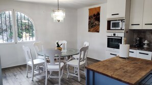 House | Tempat makan