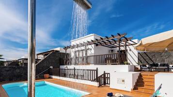 Villa | Piscina | Una piscina cubierta