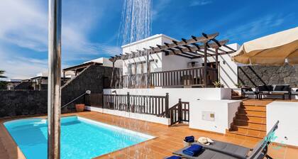 4 Bed Villa - Heated Pool, Pool Table, Bbq, Patio
