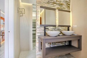 Shower, hair dryer, towels - Atico A307 Luxe Costa Adeje& Pool (Adeje)