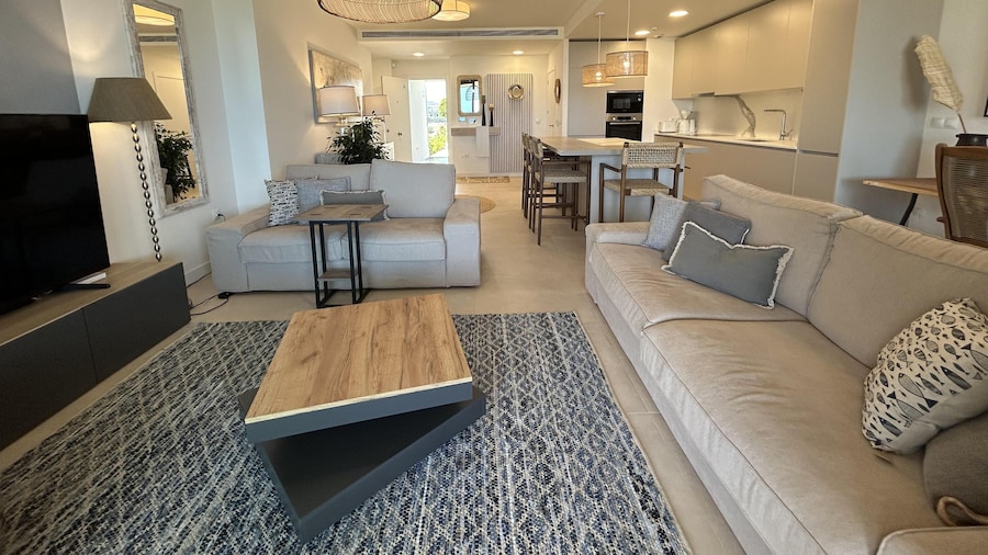 Impeccable 2-bed Apartment in Camarate Hills