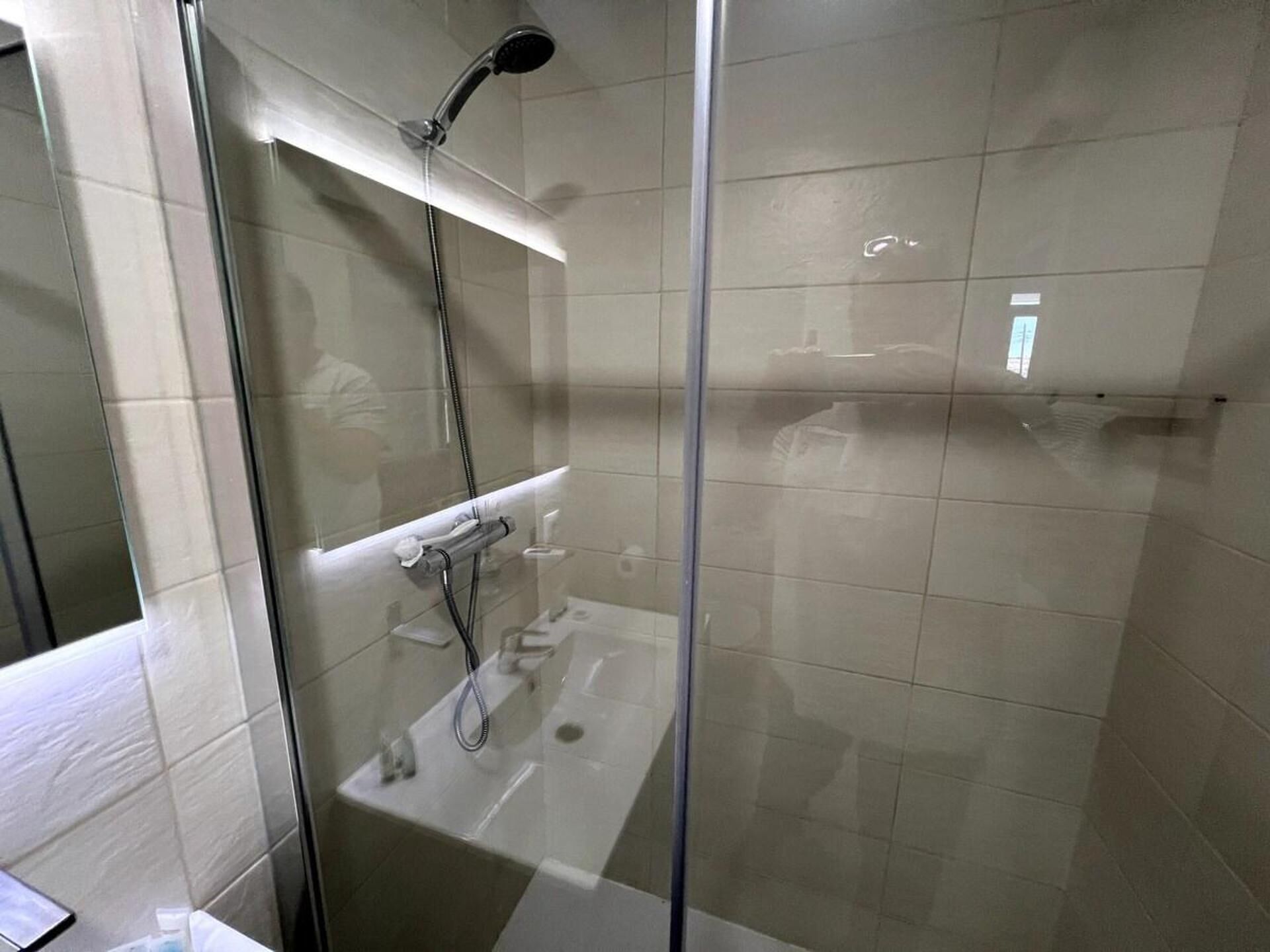 Apartment | Bathroom | Shower, towels
