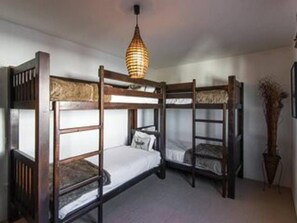 Villa | 4 Schlafzimmer, Bügeleisen/Bügelbrett, kostenloses WLAN, Bettwäsche