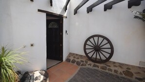 Villa | Exterior - Villa - Sleeps 8 - Hot Tub - Pool - Parking (Tías)