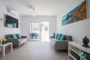 Villa | Área de sala de estar | Televisión