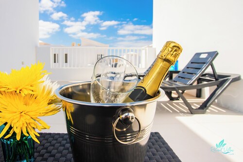 2-bed Villa in Playa Blanca By Retreat Villas