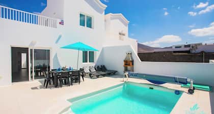 2-bed Villa in Playa Blanca By Retreat Villas