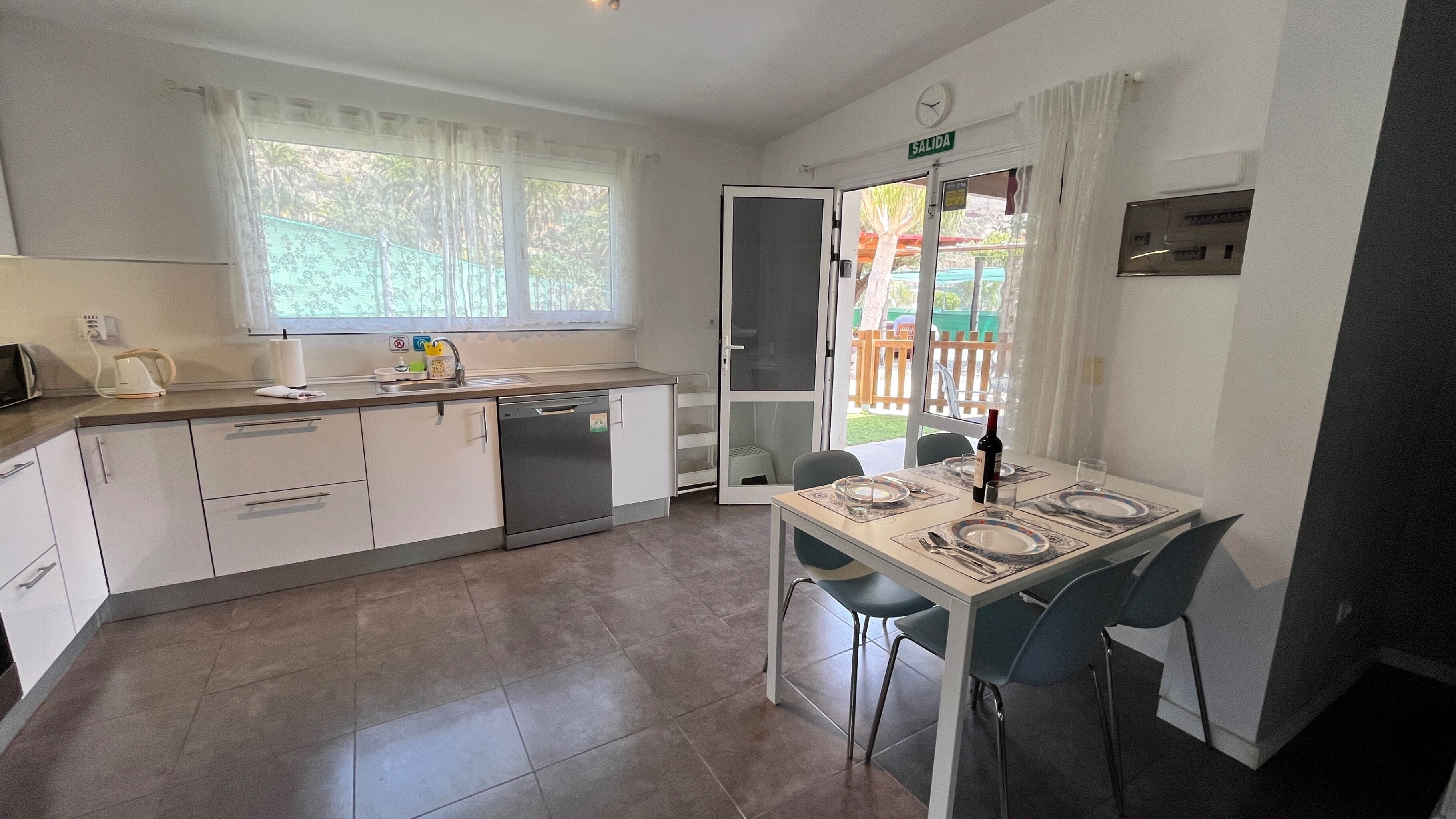 Chalet | Private kitchen | Fridge, microwave, oven, stovetop