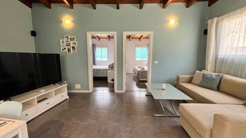 Chalet | Living area | 40-inch Smart TV with cable channels