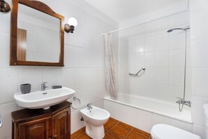 Shower, towels