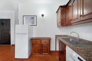 Fridge, stovetop, electric kettle, toaster - Bonita Casa Nieves Playa Santiago la Gomera (Alajero)