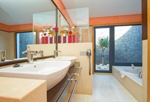 Villa | Badezimmer