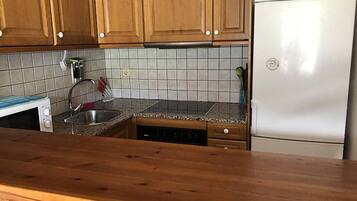 Apartament | Cuina privada | Frigorífic, microones, forn i placa de cuina