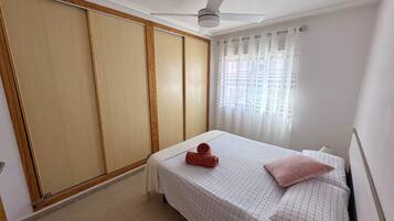 Hus | 2 soverom, strykejern/-brett, wi-fi (inkludert) og sengetøy