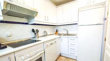 House | Dapur peribadi | Peti sejuk, ketuhar gelombang mikro, ketuhar, dapur