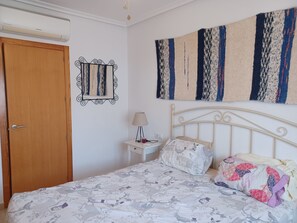 House | 2 bedrooms, iron/ironing board, free WiFi, bed sheets