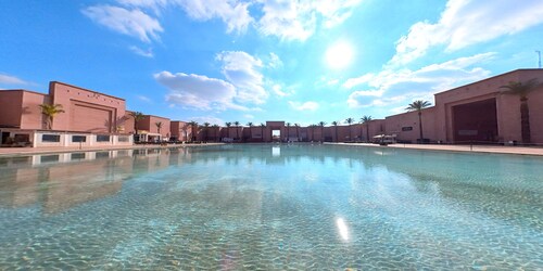 3bed Apt Sleeps 5 - Patio, Pool, Pets, Golf Resort