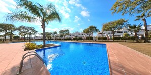 Pool - 3bed Apt Sleeps 5 - Patio, Pool, Pets, Golf Resort (Alhama de Murcia)