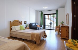 Vila | 4 quartos, ferros/tábuas de passar roupa, Wi-Fi de cortesia