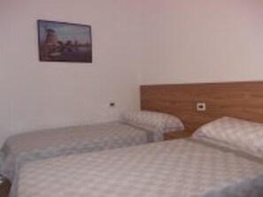 Apartment | 4 bedrooms, iron/ironing board, free WiFi, bed sheets - Piles - Large Apartment-4 Bedrooms - Sleeps 7 (Piles)