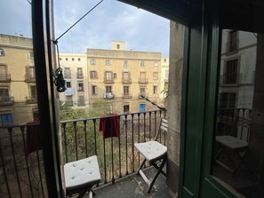 Apartment | Property grounds - Lovely 2-bed Apartment in Barcelonas Best Location (Barcelona)