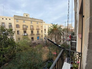 Apartment | Property grounds - Lovely 2-bed Apartment in Barcelonas Best Location (Barcelona)