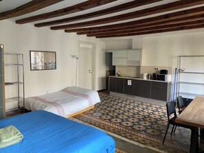 Departamento | 1 habitación, tabla de planchar con plancha, wifi gratis y ropa de cama 