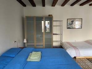 Departamento | 1 habitación, tabla de planchar con plancha, wifi gratis y ropa de cama 