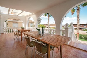 Villa | Outdoor dining - 3-bed Villa Sleeps 8 With Private Pool (Santa Pola)
