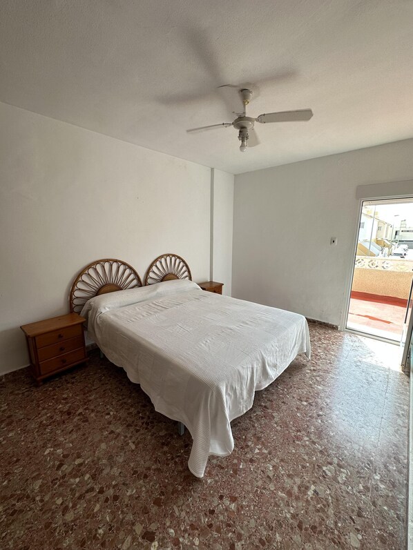 House | 6 bedrooms, bed sheets