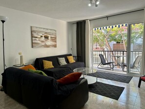 Apartment | Living area | TV - Charming 3-bed Apartment in Fuengirola (Fuengirola)