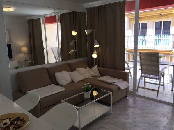 Apartment | Living area | TV