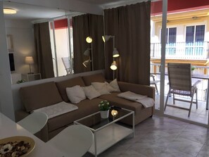 Apartment | Living area | TV