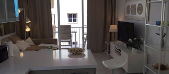 Apartment Sleeps 4 Near Beach