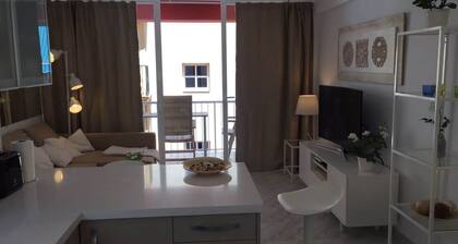 Apartment Sleeps 4 Near Beach