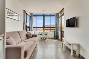Studio | Living area | TV