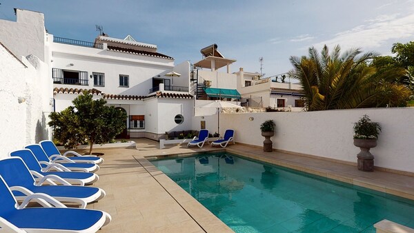5 Bedroom-privatepool-balcony-sea View-nerja - Nerja