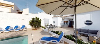 5 Bedroom-privatepool-balcony-sea View-nerja