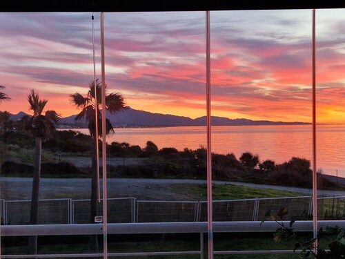 Captivating 2-bed Apartment First Line Beach