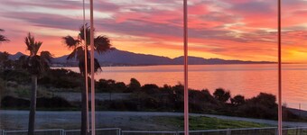 Captivating 2-bed Apartment First Line Beach