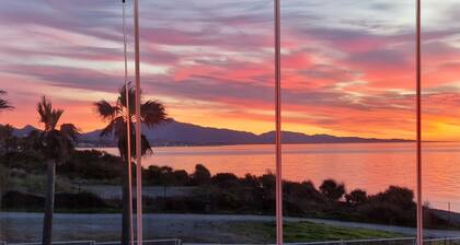 Captivating 2-bed Apartment First Line Beach