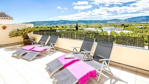 A rooftop terrace with sun loungers and a view of a vineyard and mountains. - Costa Blanca, Private Pool, Full Aircon, Sleeps 12 (Benimeli)