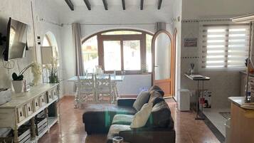 Apartment | Living area | Fireplace