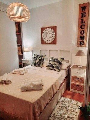 Estudio | Tabla de planchar con plancha, wifi gratis, ropa de cama