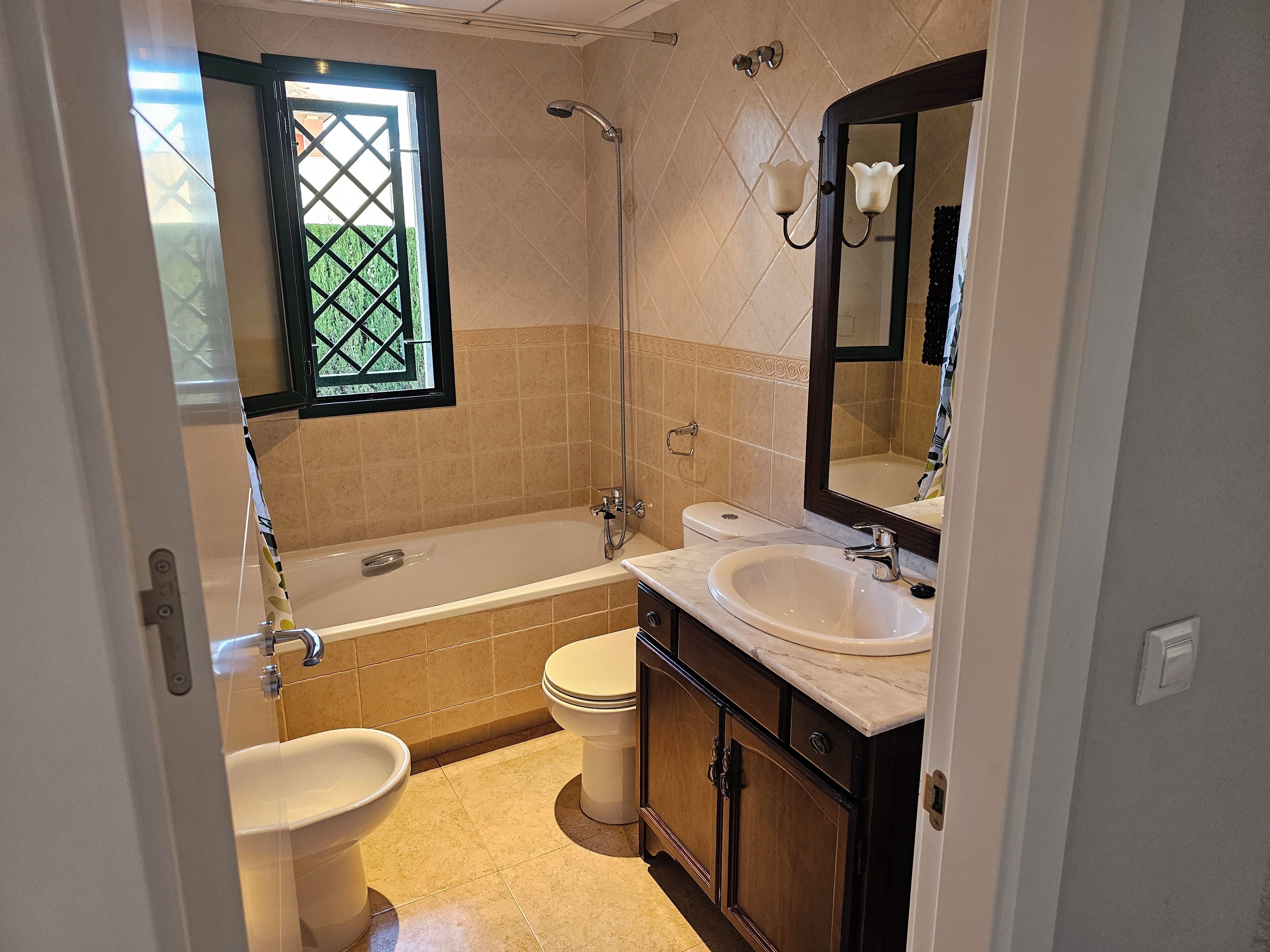 Villa | Bathroom | Combined shower/tub, deep soaking tub, free toiletries, hair dryer